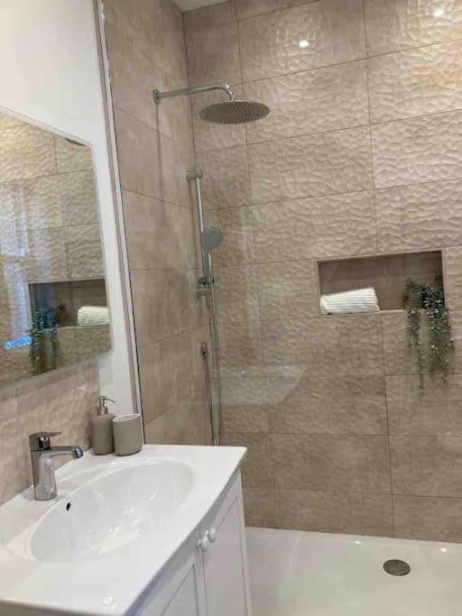 Garden Apartment, Central Harrogate With Parking Esterno foto