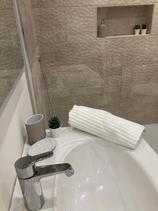 Garden Apartment, Central Harrogate With Parking Esterno foto